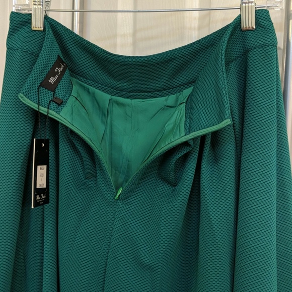 Beautiful womens skirt - Picture 3 of 3